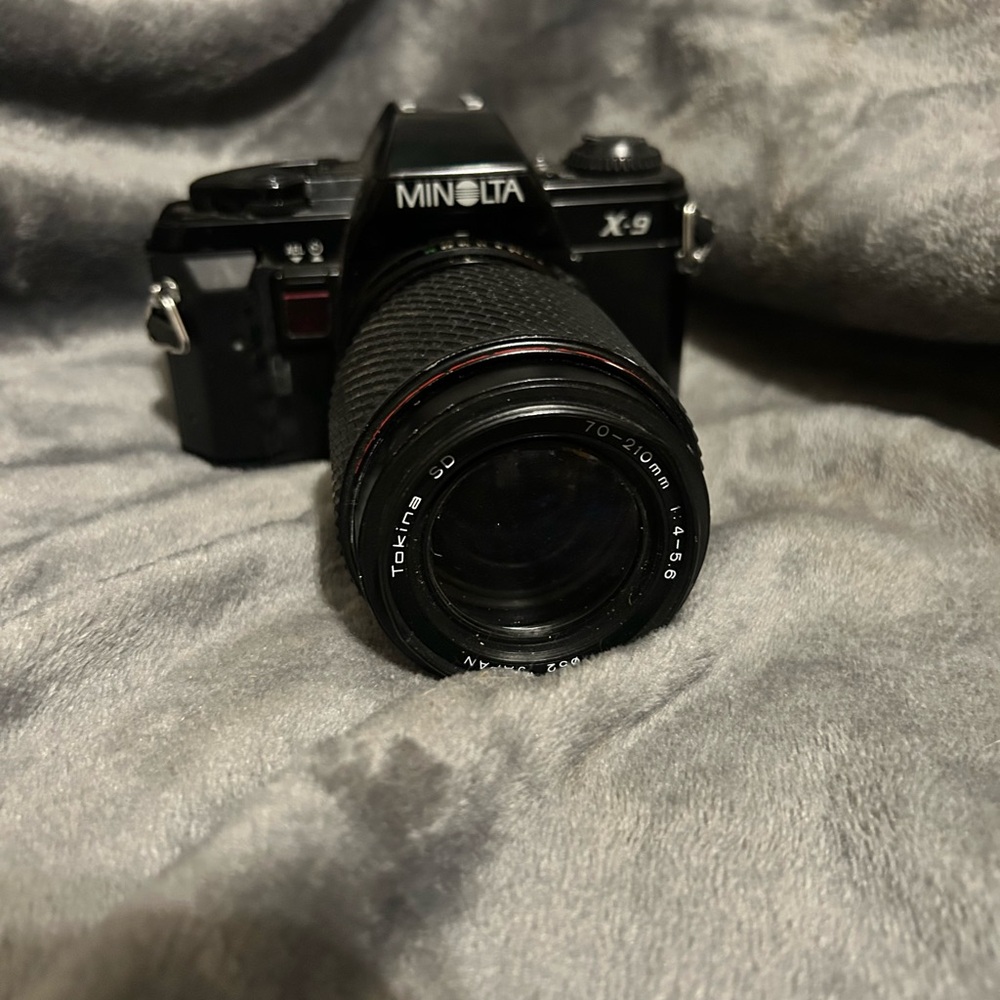 Vintage Minolta X9 35mm SLR Film Camera with 35-70mm Macro Focusing Zoom Lens